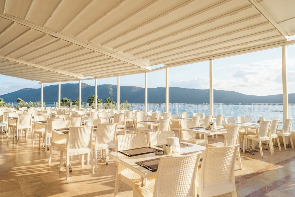 Bodrum Holiday Resort & Spa — Restaurant & bars in Bodrum, Mugla