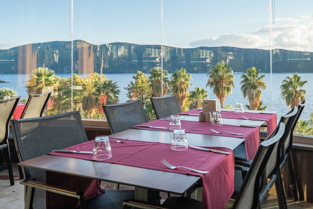 Bodrum Holiday Resort & Spa — Restaurant & bars in Bodrum, Mugla