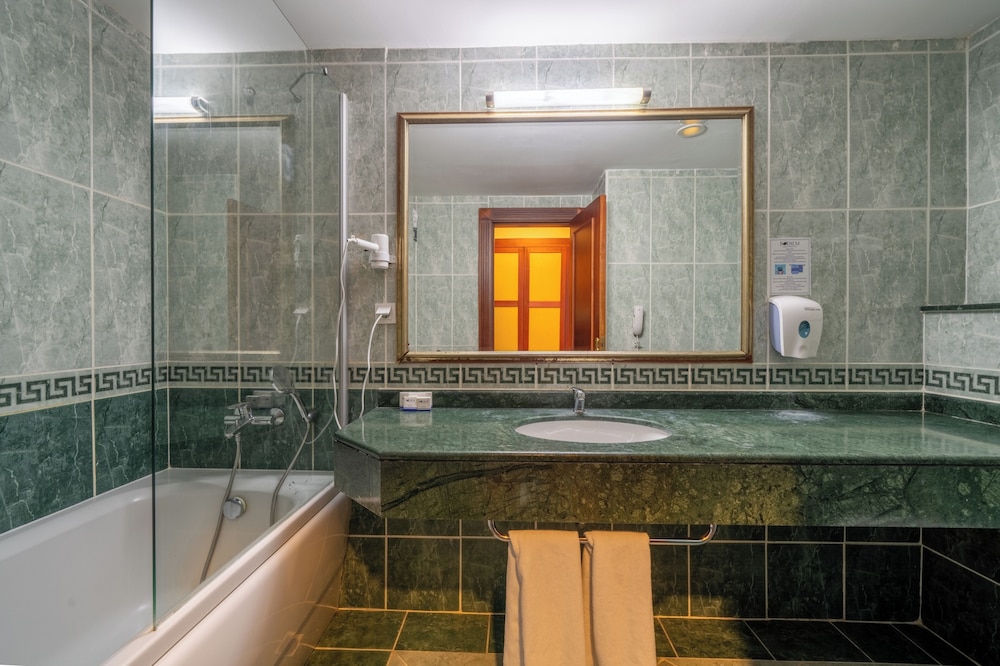 Bodrum Holiday Resort & Spa — Hotel rooms in Bodrum, Mugla