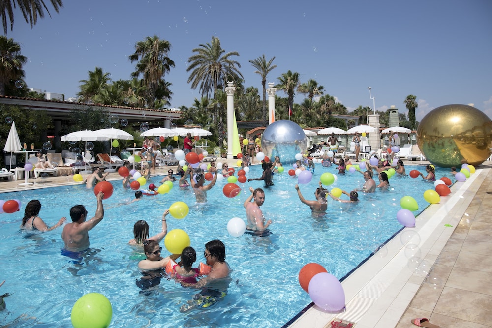 Club Hotel Sera - All Inclusive — Swimming pool in Lara