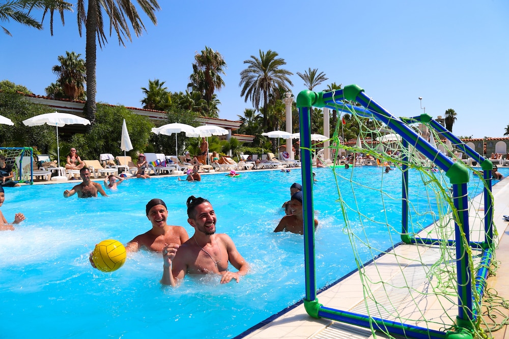 Club Hotel Sera - All Inclusive — Swimming pool in Lara