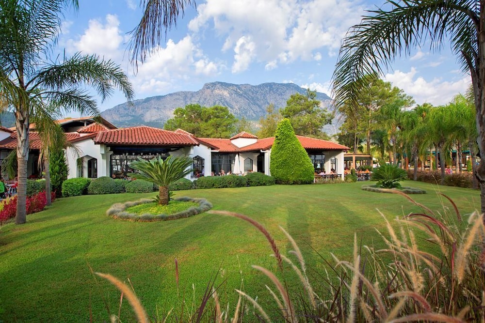 Baia Salima Kemer — Hotel building in Kemer