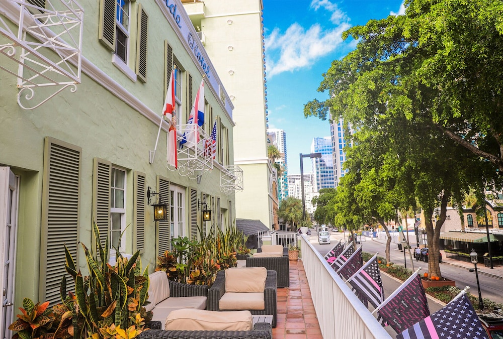 Riverside Hotel — Hotel building in Fort Lauderdale, Florida