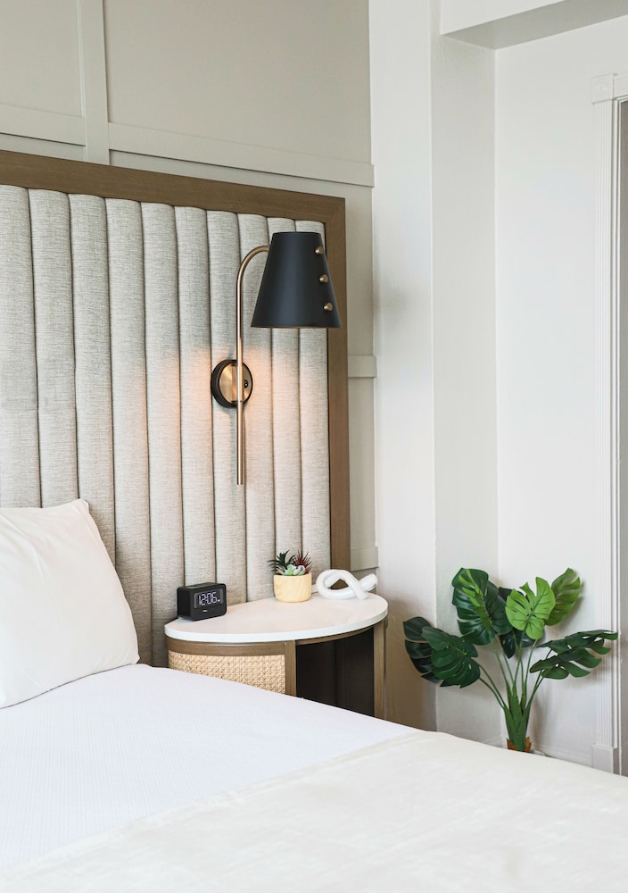 Riverside Hotel — Hotel rooms in Fort Lauderdale, Florida
