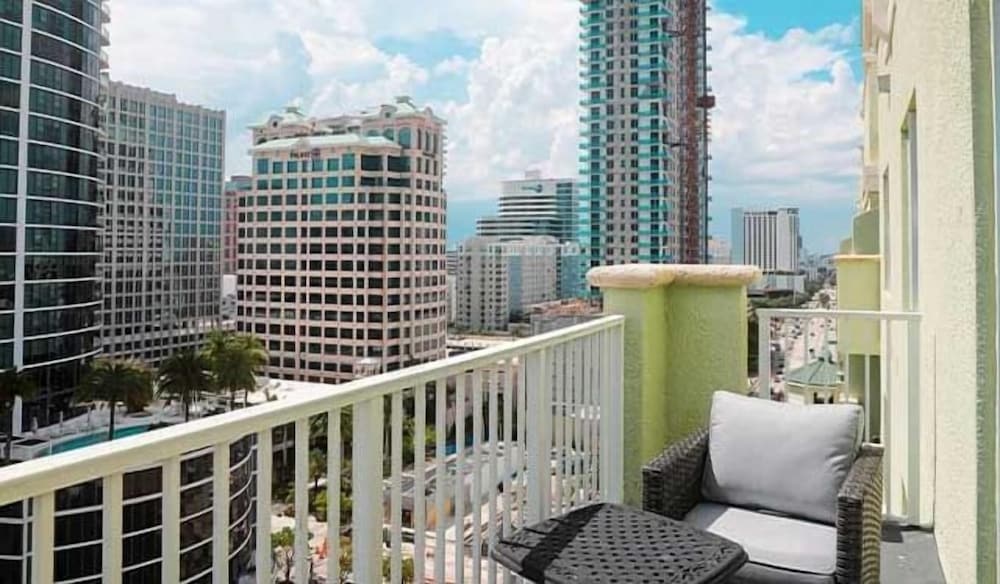 Riverside Hotel — Hotel rooms in Fort Lauderdale, Florida