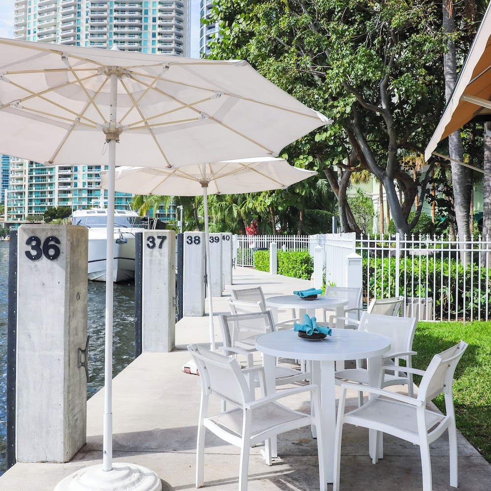 Riverside Hotel — Restaurant & bars in Fort Lauderdale, Florida