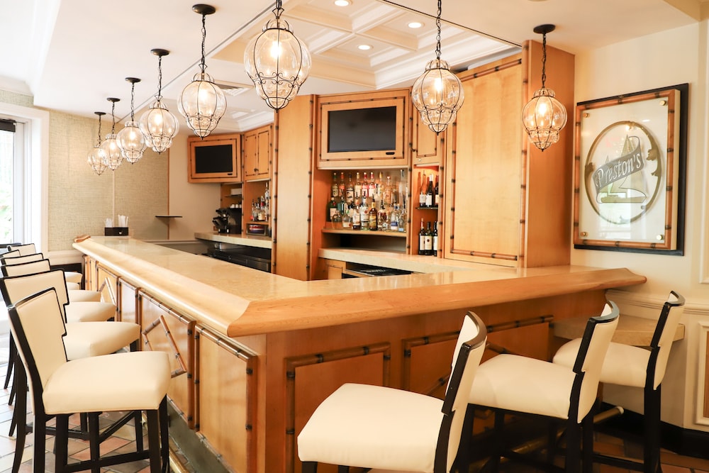 Riverside Hotel — Restaurant & bars in Fort Lauderdale, Florida