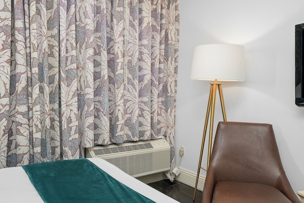 Riviera Hotel South Beach — Hotel rooms in Miami, Florida