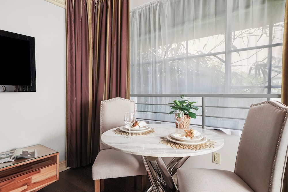 Riviera Hotel South Beach — Hotel rooms in Miami, Florida