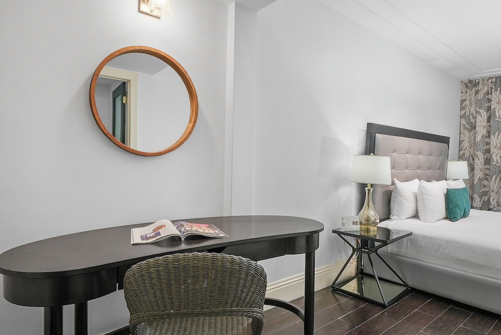 Riviera Hotel South Beach — Hotel rooms in Miami, Florida