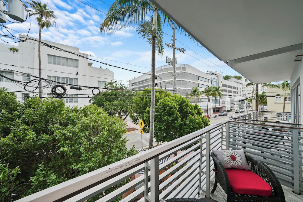 Riviera Hotel South Beach — Hotel rooms in Miami, Florida