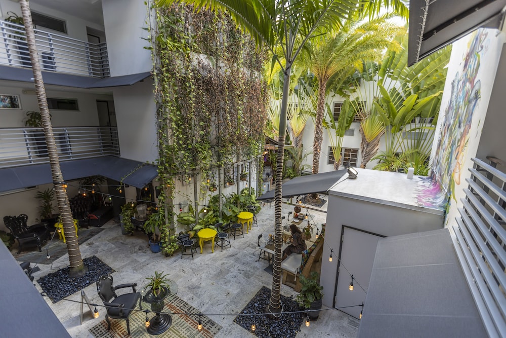 Riviera Hotel South Beach — Restaurant & bars in Miami, Florida