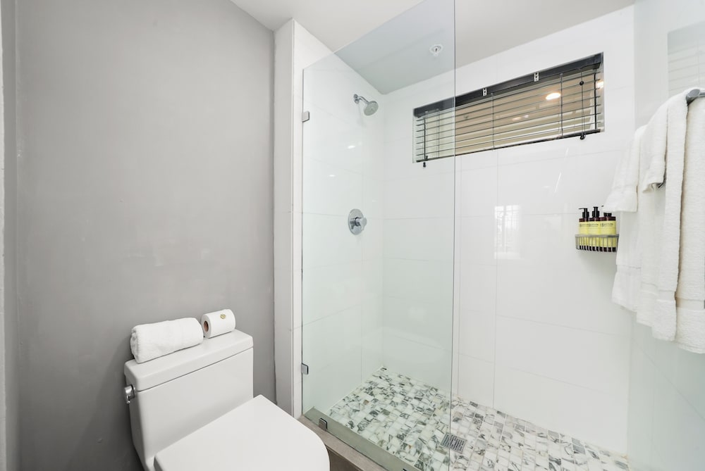 Riviera Hotel South Beach — Hotel rooms in Miami, Florida