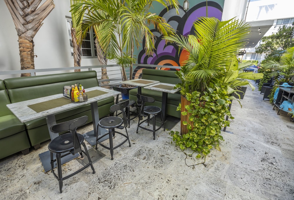 Riviera Hotel South Beach — Restaurant & bars in Miami, Florida