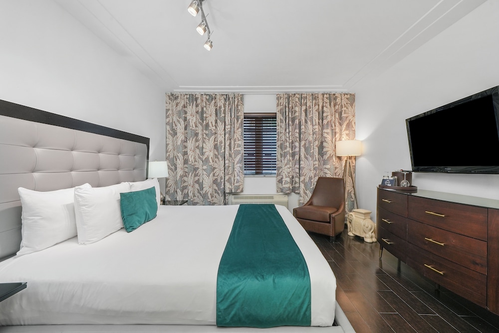 Riviera Hotel South Beach — Hotel rooms in Miami, Florida