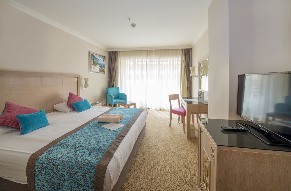 Crystal De Luxe Comfort Collection - All inclusive — Hotel rooms in Kemer