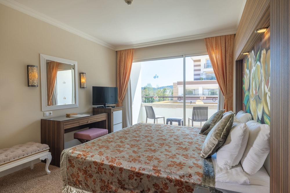Crystal De Luxe Comfort Collection - All inclusive — Hotel rooms in Kemer