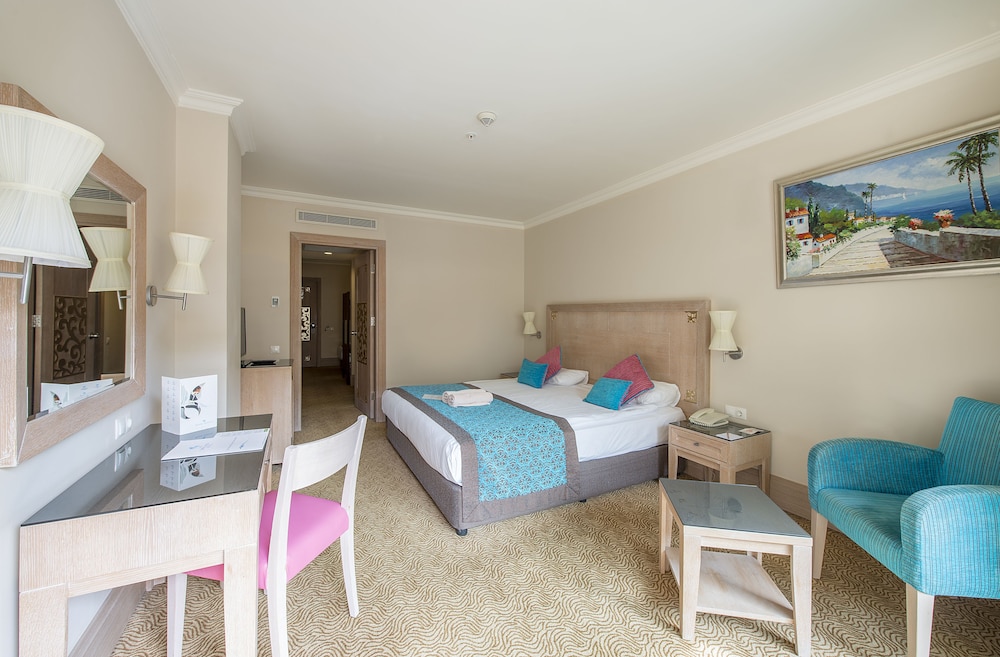Crystal De Luxe Comfort Collection - All inclusive — Hotel rooms in Kemer