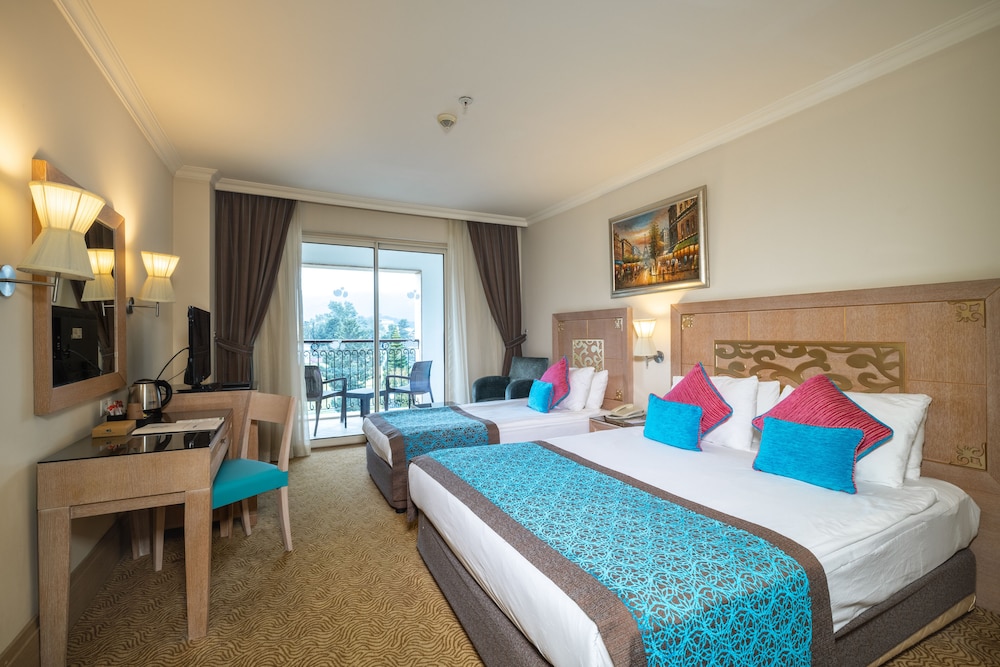 Crystal De Luxe Comfort Collection - All inclusive — Hotel rooms in Kemer