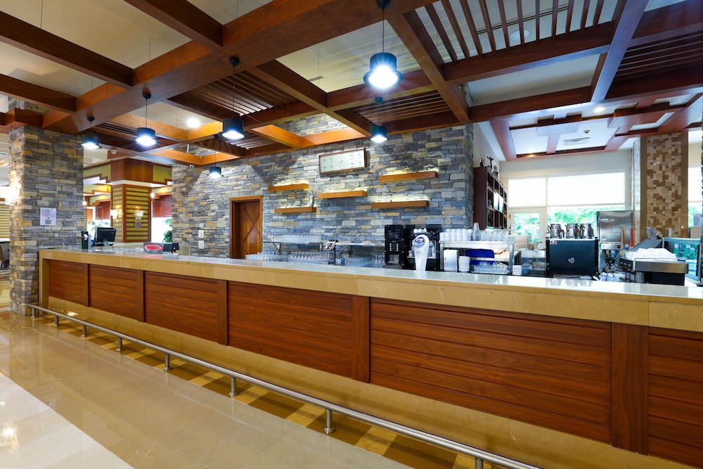 Crystal De Luxe Comfort Collection - All inclusive — Restaurant & bars in Kemer