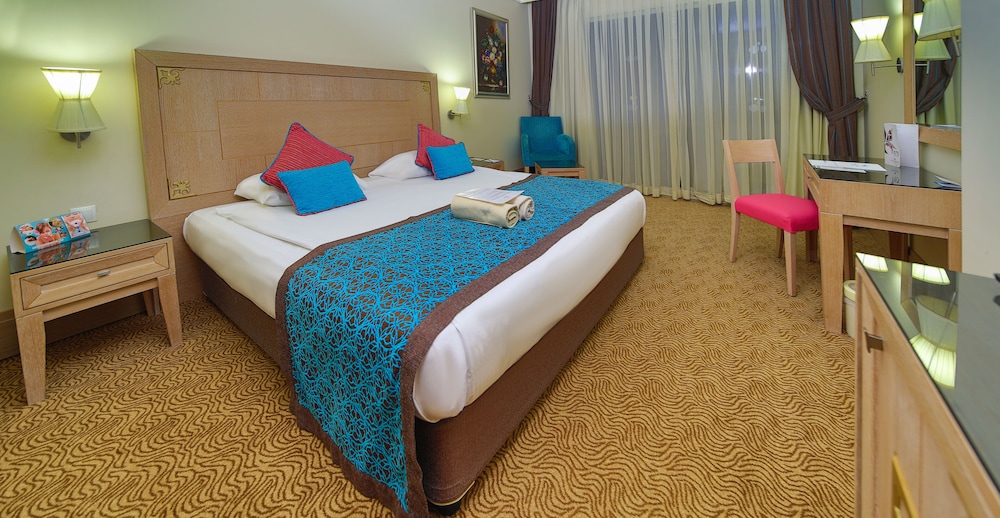 Crystal De Luxe Comfort Collection - All inclusive — Hotel rooms in Kemer