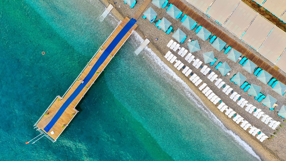 Crystal De Luxe Comfort Collection - All inclusive — Beach in Kemer