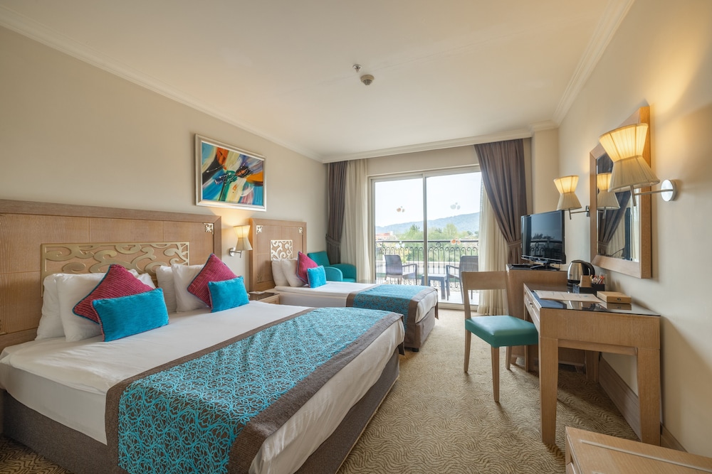 Crystal De Luxe Comfort Collection - All inclusive — Hotel rooms in Kemer