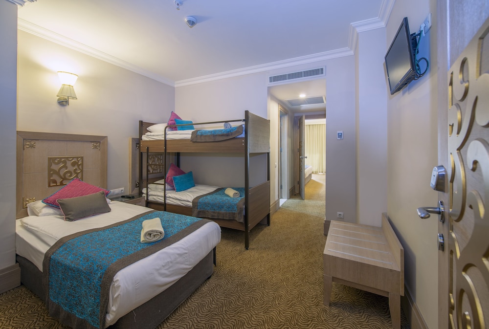 Crystal De Luxe Comfort Collection - All inclusive — Hotel rooms in Kemer