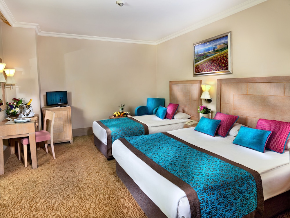 Crystal De Luxe Comfort Collection - All inclusive — Hotel rooms in Kemer