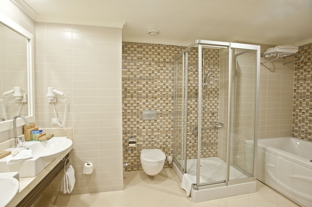 Crystal De Luxe Comfort Collection - All inclusive — Hotel rooms in Kemer