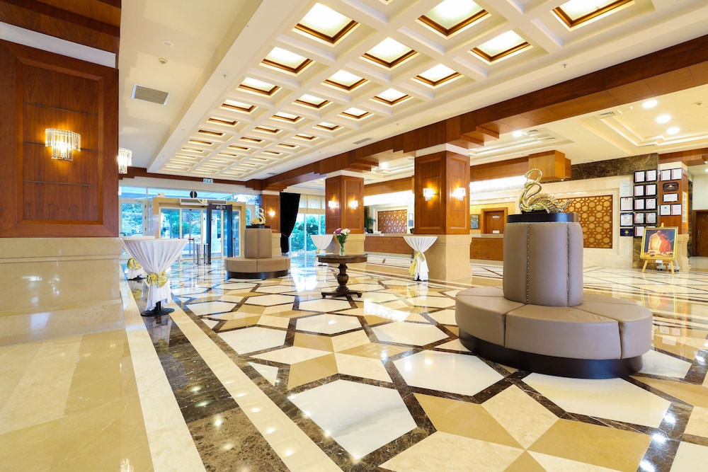 Crystal De Luxe Comfort Collection - All inclusive — Hotel building in Kemer