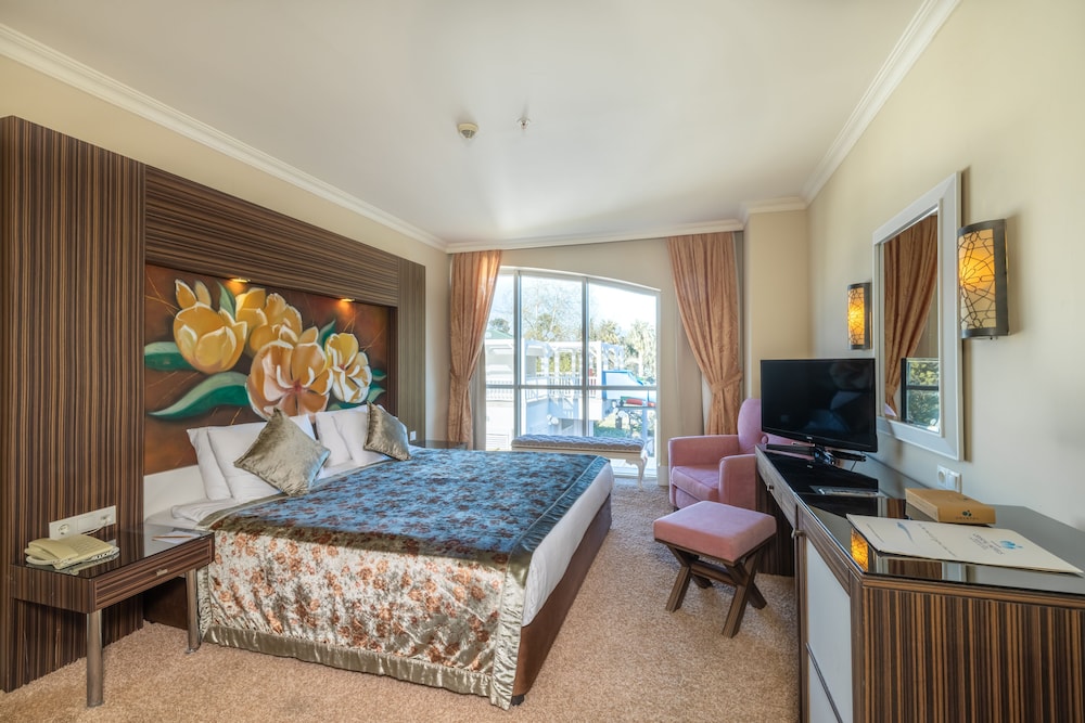 Crystal De Luxe Comfort Collection - All inclusive — Hotel rooms in Kemer
