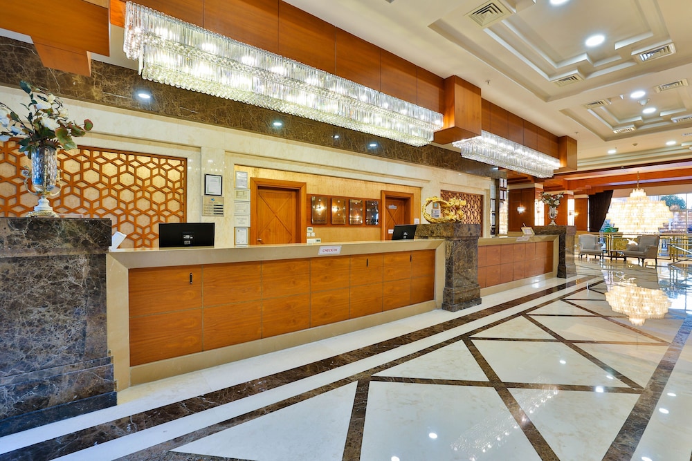 Crystal De Luxe Comfort Collection - All inclusive — Hotel building in Kemer