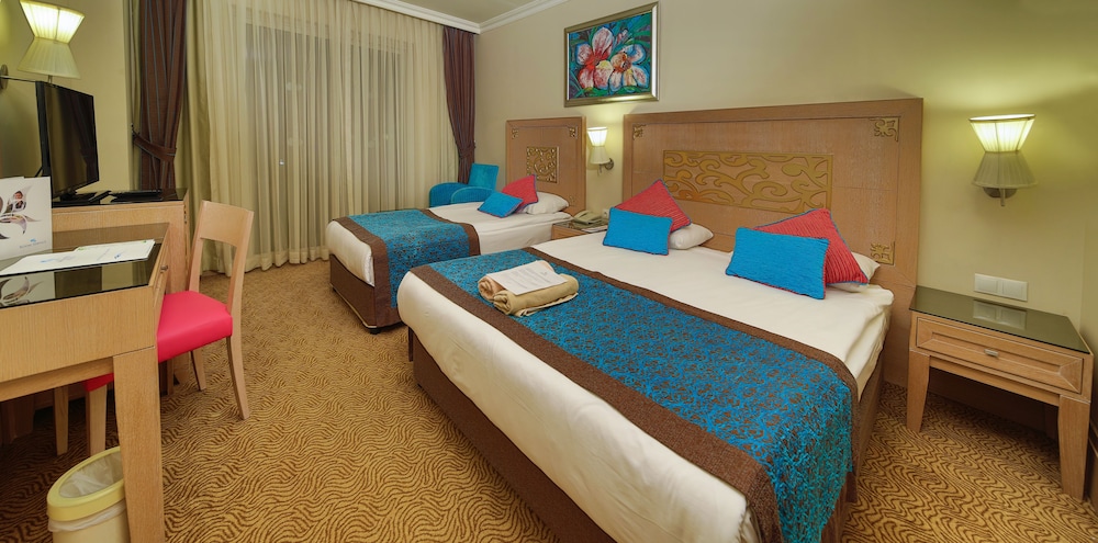 Crystal De Luxe Comfort Collection - All inclusive — Hotel rooms in Kemer