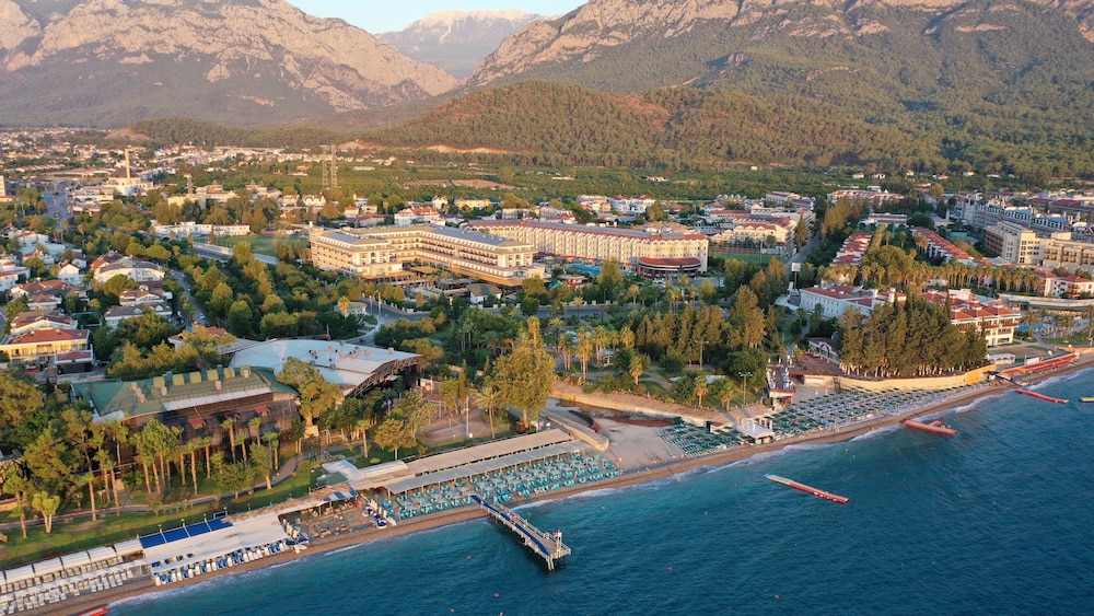 Crystal De Luxe Comfort Collection - All inclusive — Beach in Kemer
