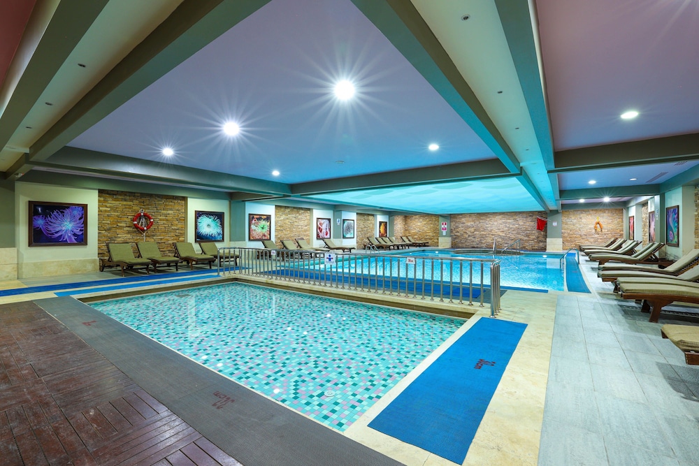 Crystal De Luxe Comfort Collection - All inclusive — Swimming pool in Kemer