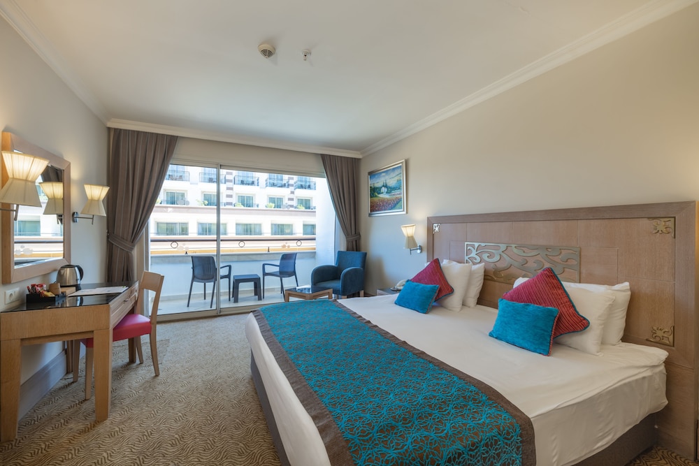 Crystal De Luxe Comfort Collection - All inclusive — Hotel rooms in Kemer