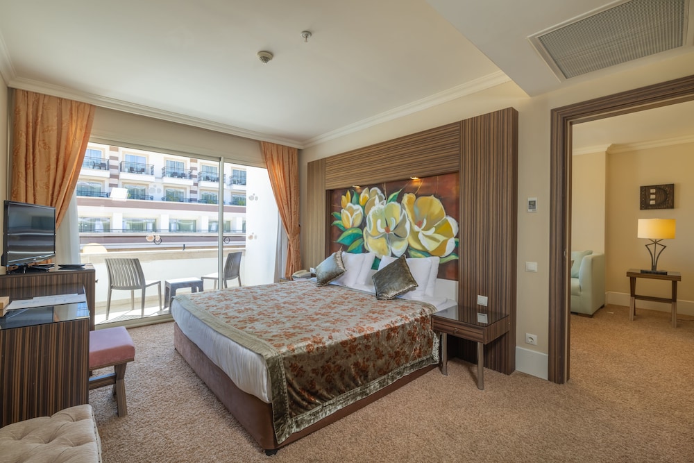 Crystal De Luxe Comfort Collection - All inclusive — Hotel rooms in Kemer