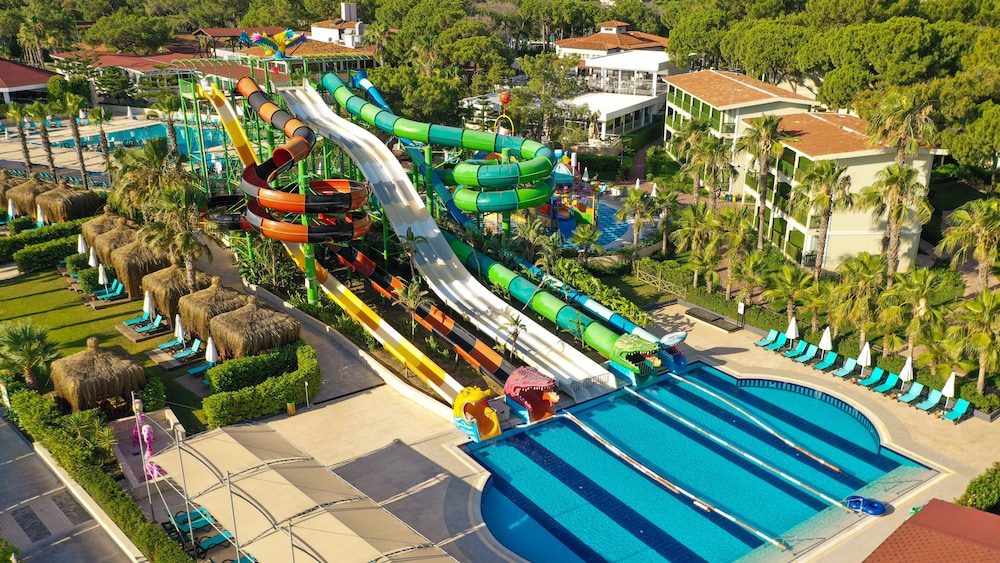 Crystal Flora Pearl Collection - All inclusive — Swimming pool in Kemer