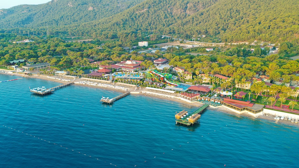 Crystal Flora Pearl Collection - All inclusive — Beach in Kemer