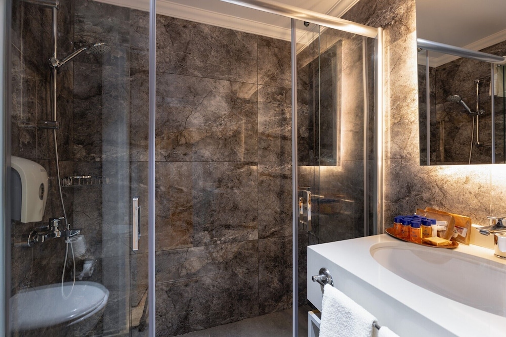 Crystal Flora Pearl Collection - All inclusive — Hotel rooms in Kemer