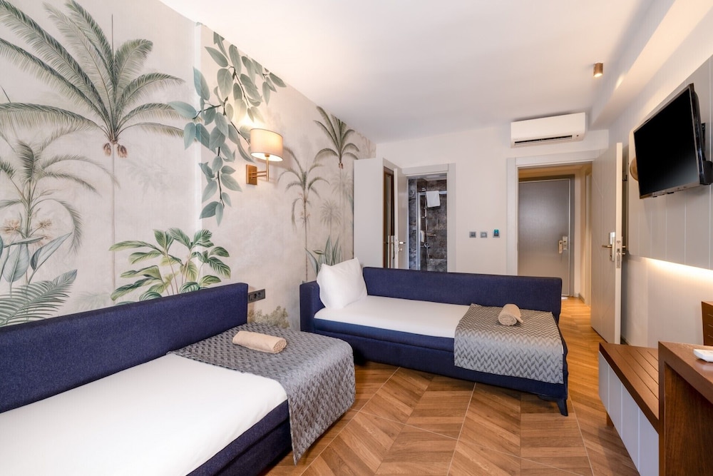 Crystal Flora Pearl Collection - All inclusive — Hotel rooms in Kemer