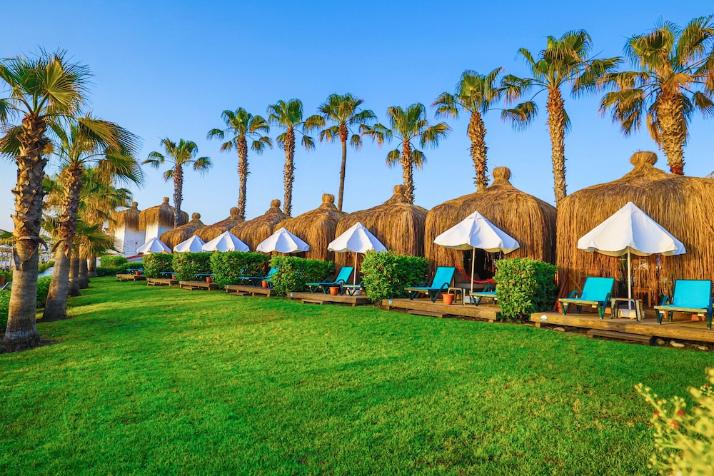 Crystal Flora Pearl Collection - All inclusive — Beach in Kemer