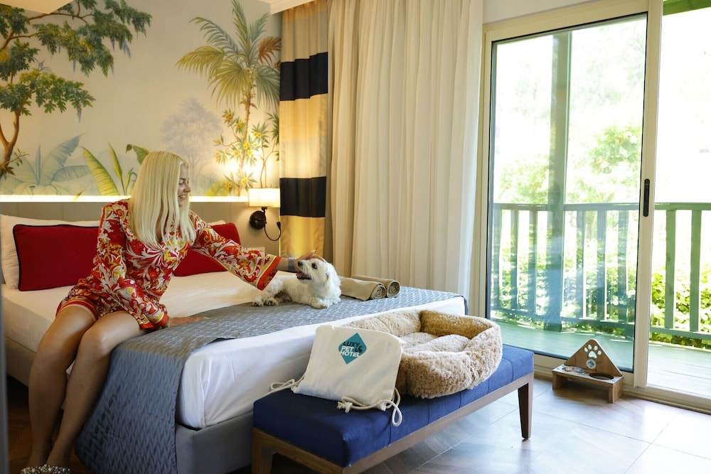 Crystal Flora Pearl Collection - All inclusive — Hotel rooms in Kemer