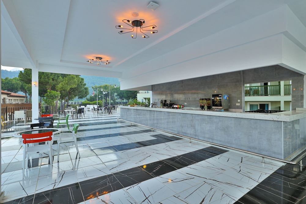 Crystal Flora Pearl Collection - All inclusive — Restaurant & bars in Kemer