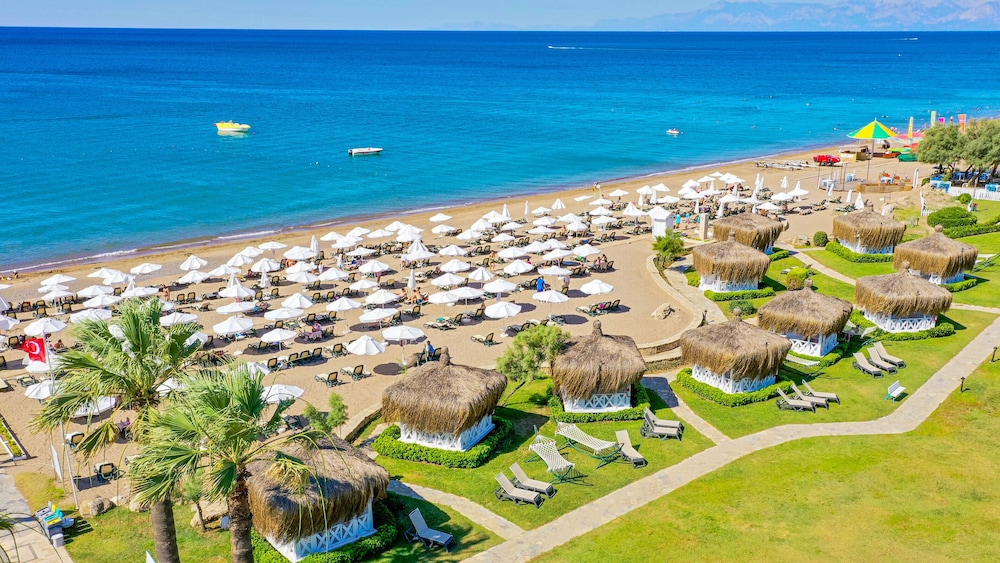 Crystal Flora Pearl Collection - All inclusive — Beach in Kemer