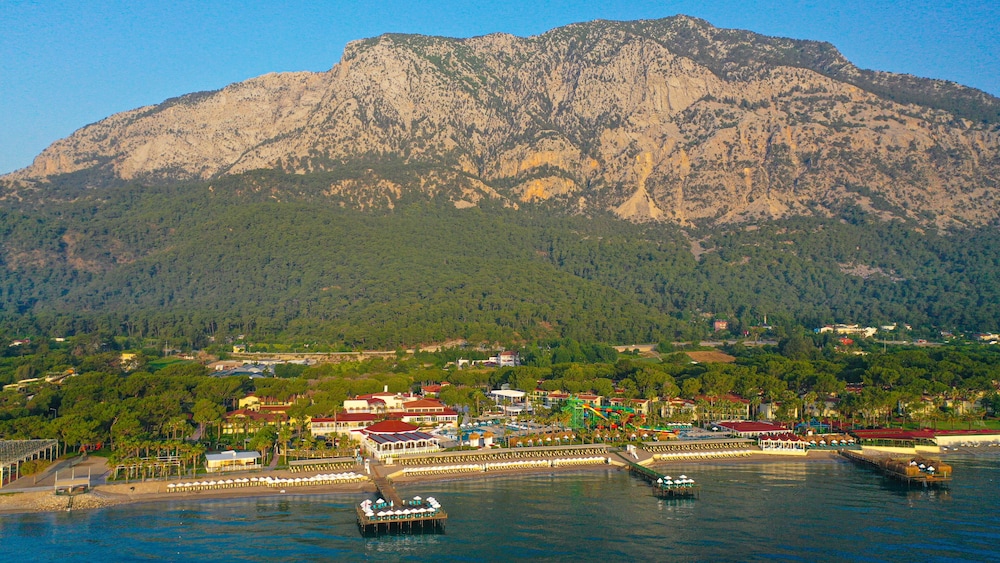 Crystal Flora Pearl Collection - All inclusive — Beach in Kemer