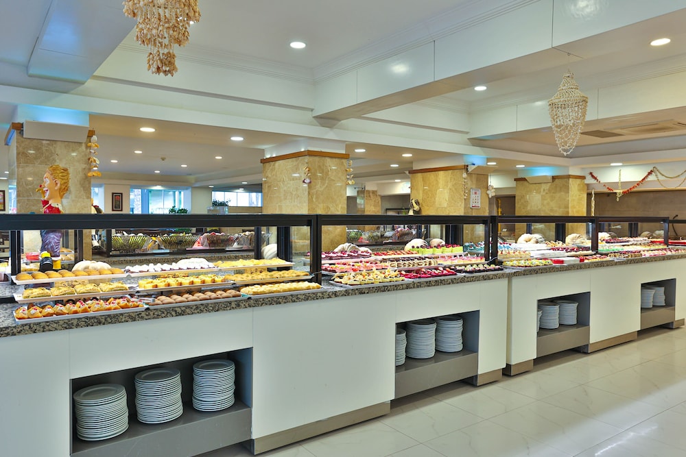 Crystal Flora Pearl Collection - All inclusive — Restaurant & bars in Kemer