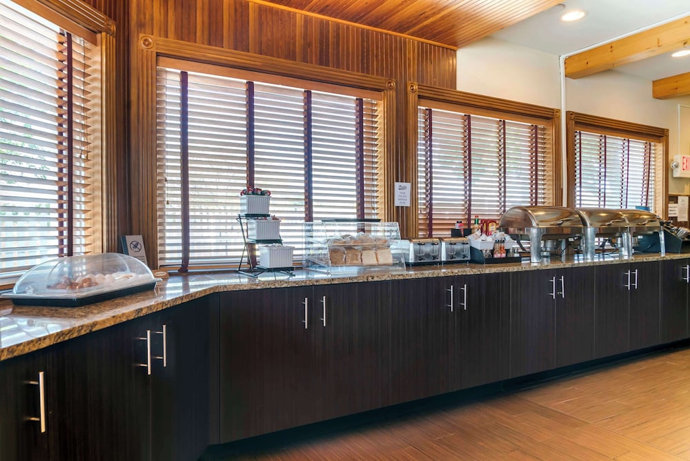 Best Western Greenfield Inn — Restaurant & bars in Allen Park, Michigan