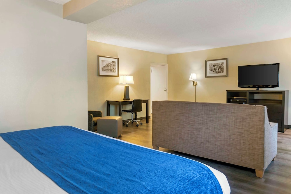 Best Western Greenfield Inn — Hotel rooms in Allen Park, Michigan